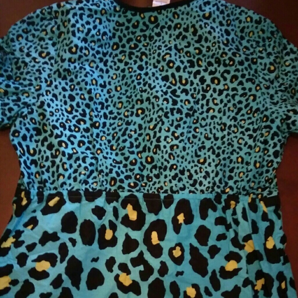 SCRUB TOP - Picture 4 of 4
